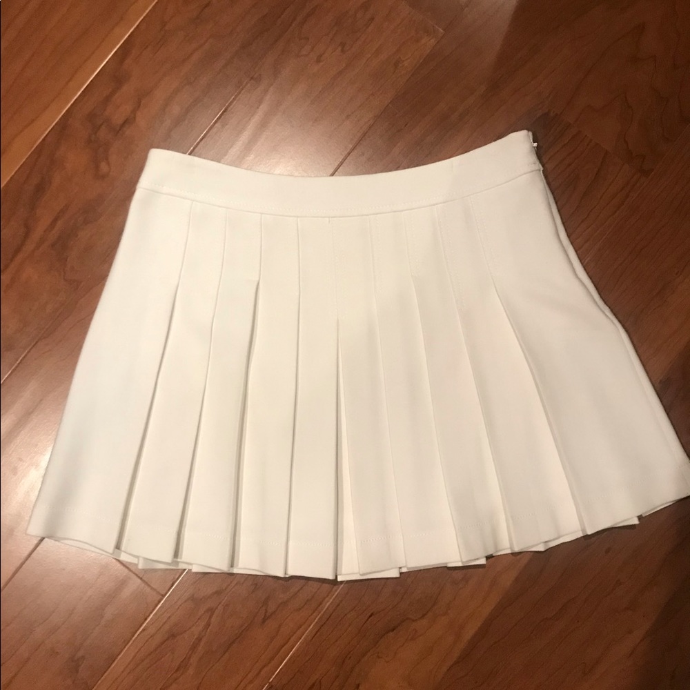 BCBG White Shane Pleated Skirt sz Small